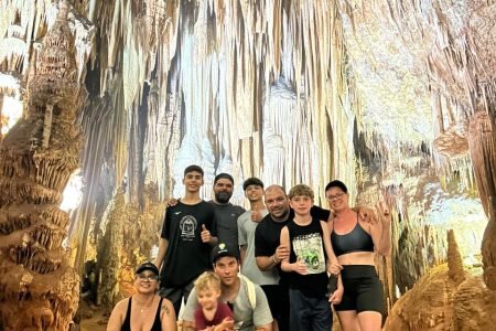 A Caverna do Diabo, tem uma infraestrutura diferenciada que atende todas as idades